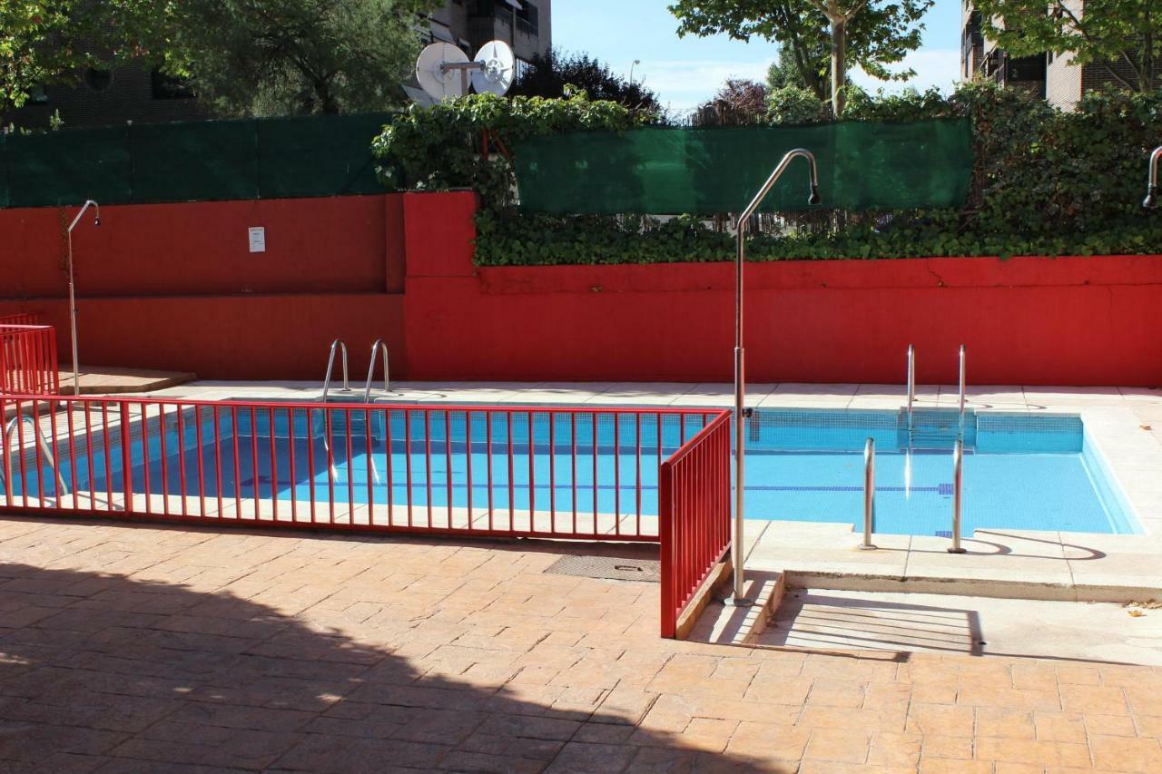 Апартаменти Vivienda Familiar Con Jardin Junto A Ifema Мадрид Екстер'єр фото