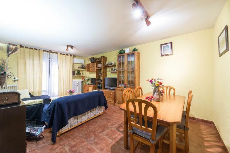 Апартаменти Vivienda Familiar Con Jardin Junto A Ifema Мадрид Екстер'єр фото