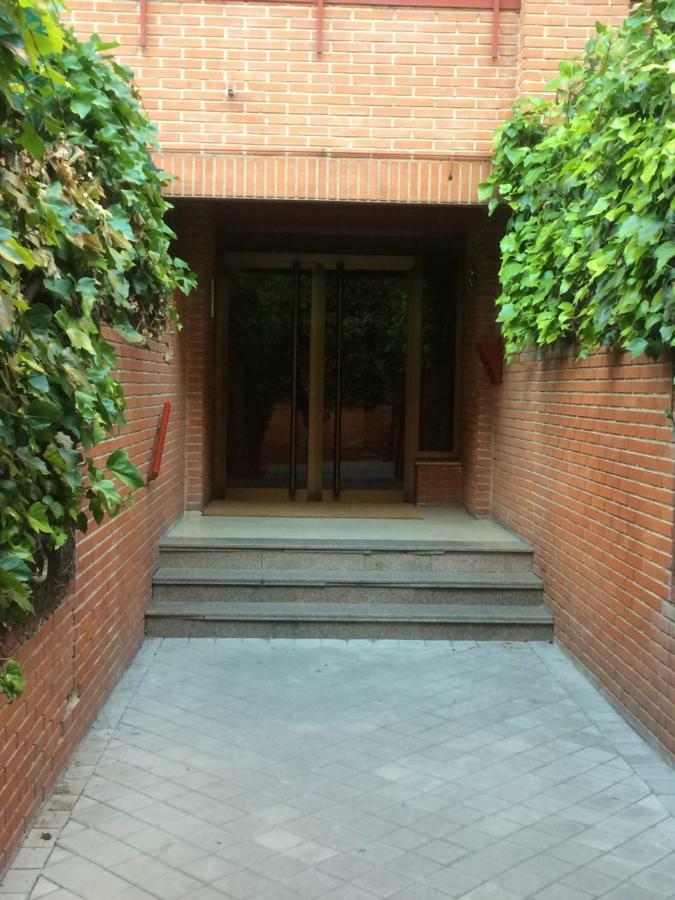 Апартаменти Vivienda Familiar Con Jardin Junto A Ifema Мадрид Екстер'єр фото